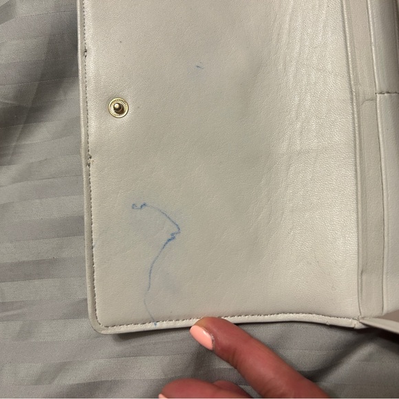 Micheal Kors Wallet - Picture 4 of 7